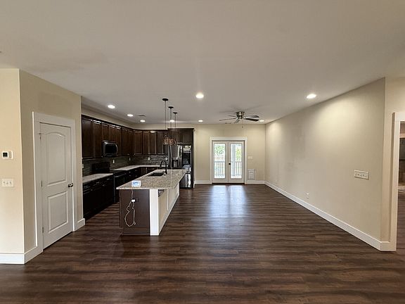 3rd image of 5001 Dogwood St