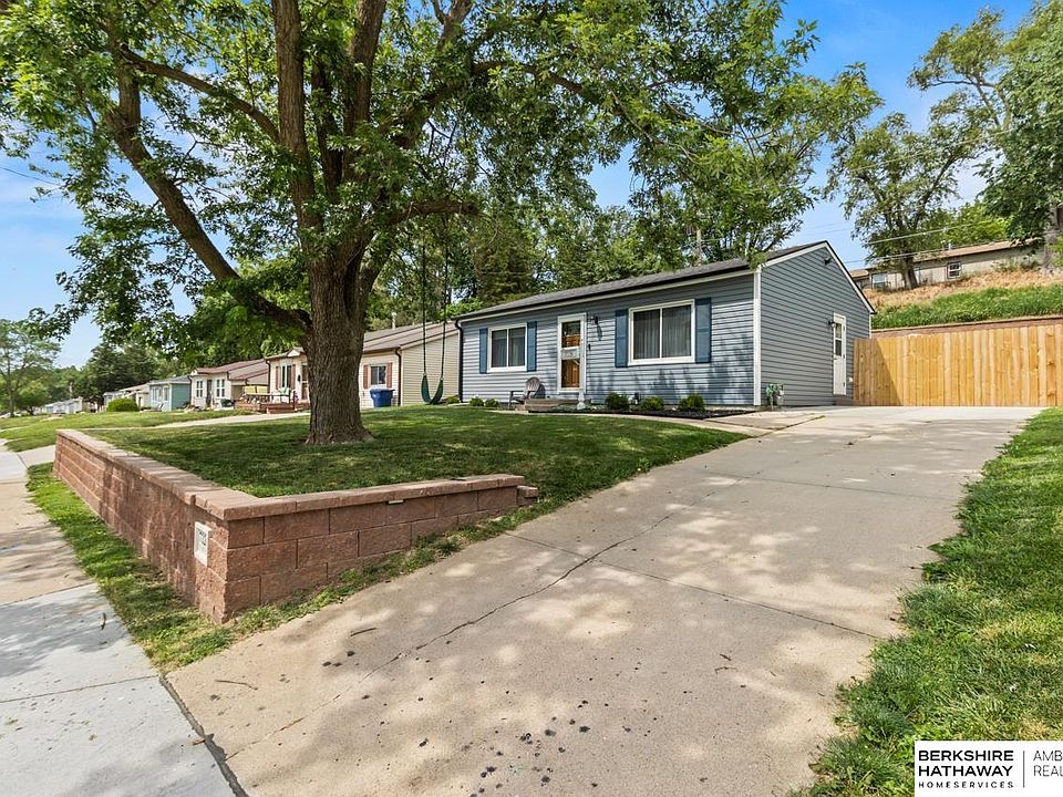 1st image of 7326 S 69th St