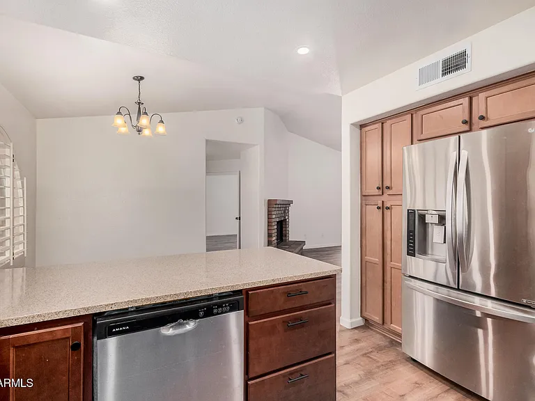 1028 W Butler Ct — Photo 13