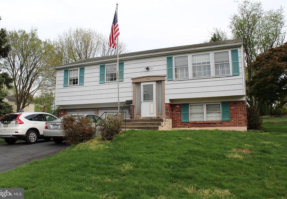 2nd image of 983 Ramsay Rd