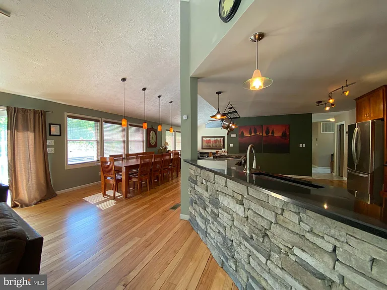 1251 Hinton Dr — Photo 18