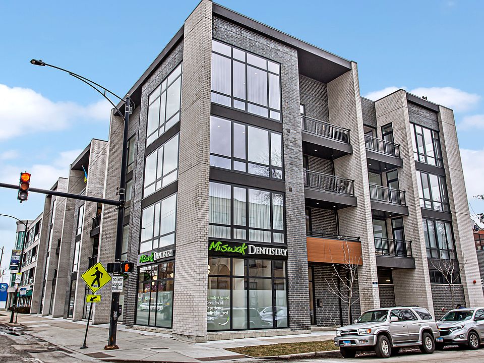1st image of 2405 W Iowa St #305