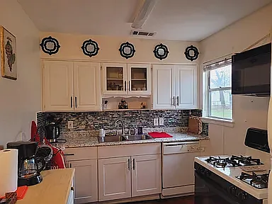 1502 Pikeview Ter — Photo 7