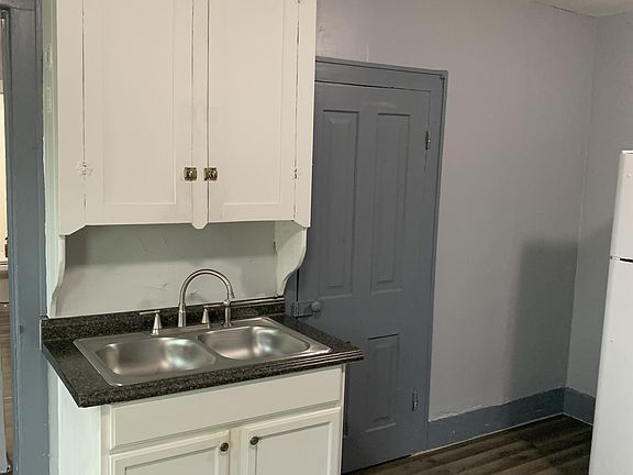 3rd image of 407 Oak Ave SE
