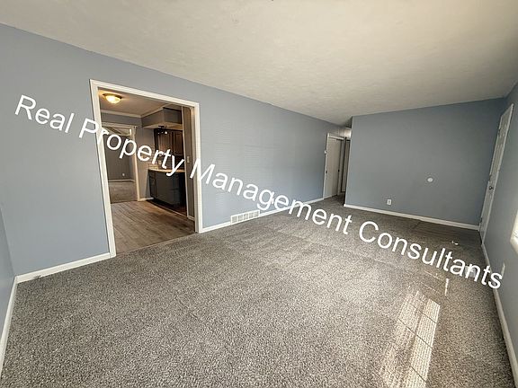 5th image of 1108 W Elm St