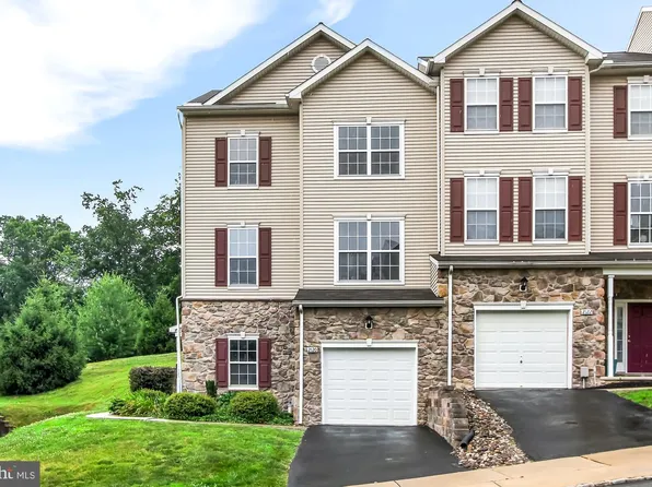 2120 Maple Crest Blvd, York, PA 17406