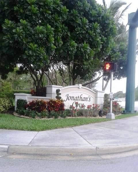 2nd image of 4851 Palmbrooke Cir