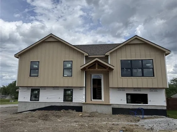 302 Lykins Ln, Cameron, MO 64429