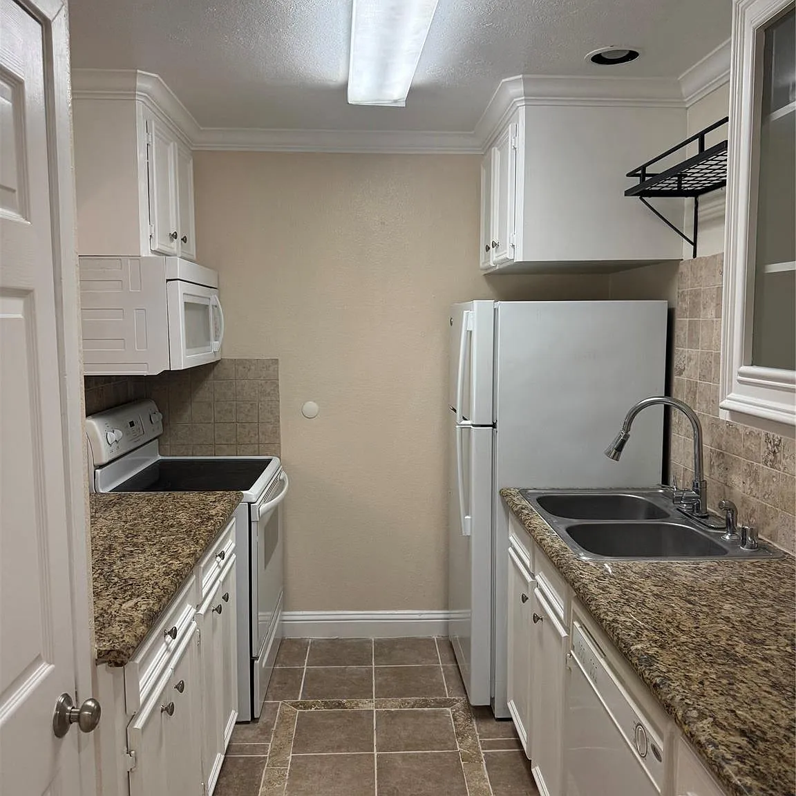 2 bed, 1.0 bath, 1000 sqft, $1,395 — Photo 2