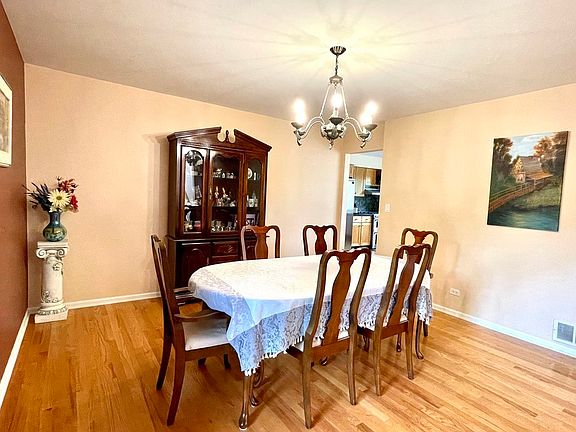 5th image of 450 Foxford Dr