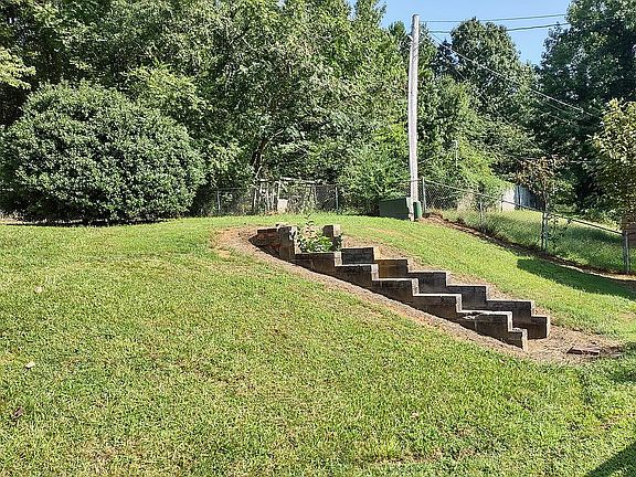 Inground storm shelter