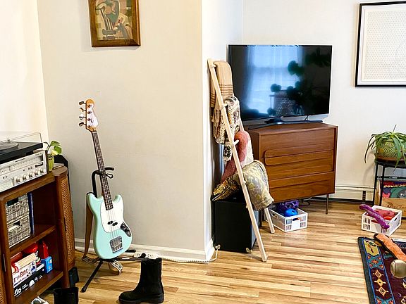 3rd image of 160 Otis St #1
