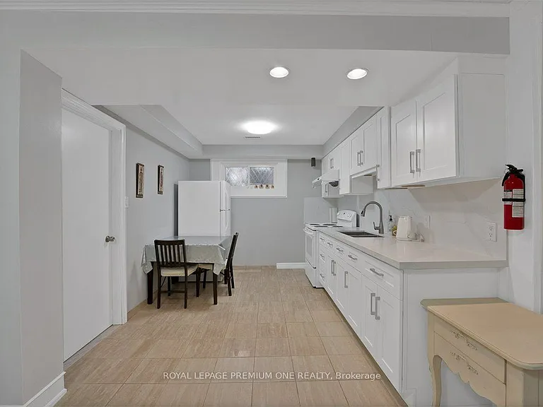 27 Elmartin Dr #BASEMENT — Photo 8