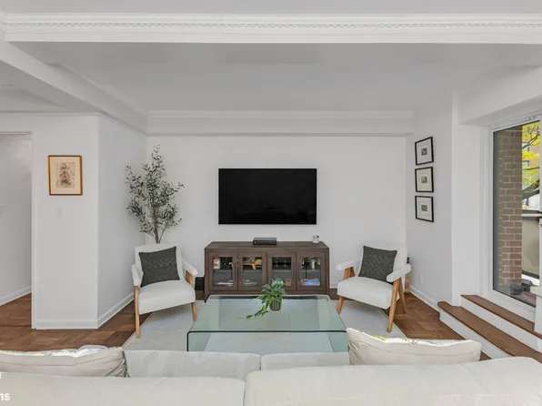 750 Park Avenue image 3 of 12