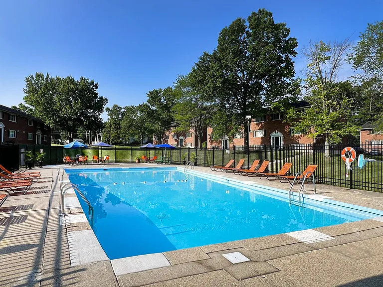 Sharondale Woods Apartments — Photo 7