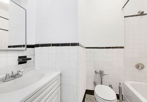 5th image of 213 E 88th St APT 4C
