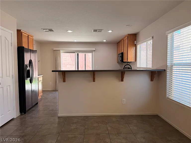469 Royal Bridge Dr — Photo 7