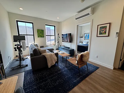 2 Derby Sq #403 Photo 1