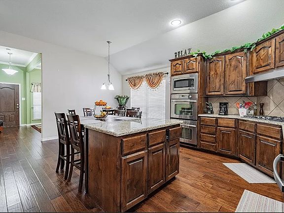 4th image of 1101 Kerrville Way