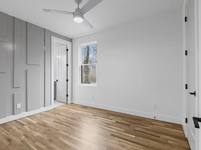 749B Alloway St — Photo 9