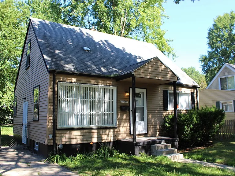 18620 Dalby — Photo 1