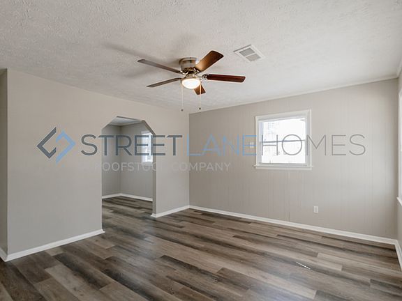 2nd image of 909 Crestwood Ter