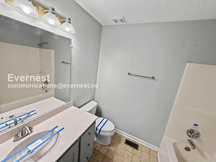 1104 Oak Creek Trl — Photo 15