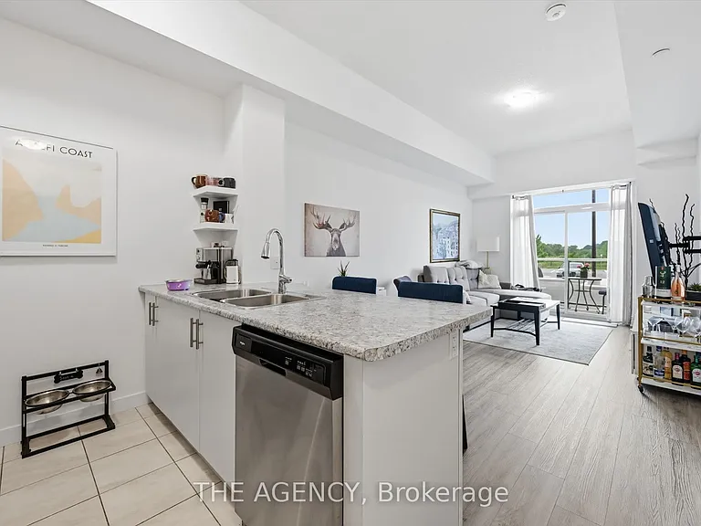 450 Dundas St E #101 — Photo 4