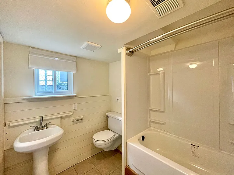 5222 35th Ave NE — Photo 23