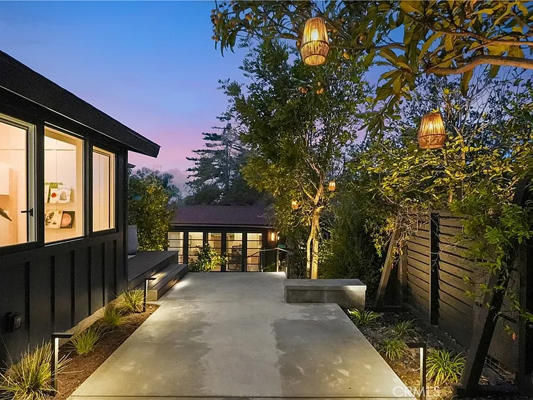 592 Bluebird Canyon Dr — Photo 50