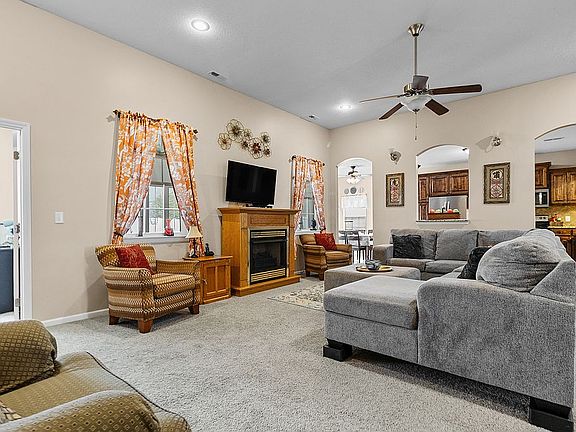 4th image of 607 Oakmont Dr