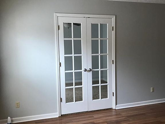 4th image of 2711 Woodside Dr