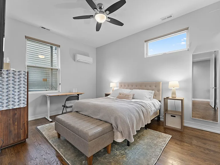 2437 W Jackson Blvd — Photo 5