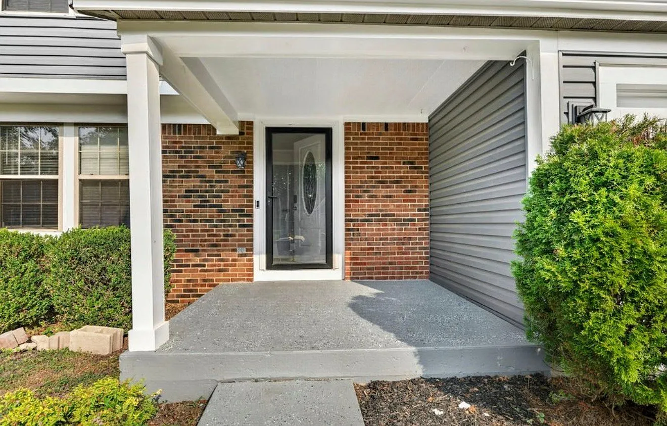 Modern Single Unit Home in Pataskala | 4 Bed 2 Bath | $2750 | Available 8/28/2026 — Photo 2