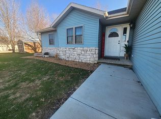 19419 Pinecrest Rd, Petersburg, IL 62675