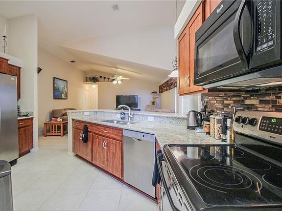 5th image of 4910 Eagle Cove South Dr