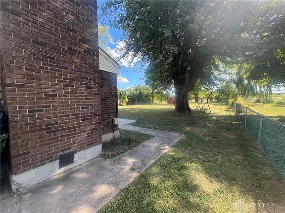 3rd image of 6200 Weybridge Dr