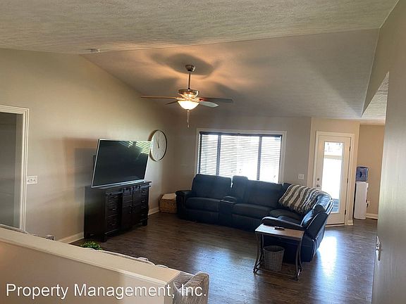 5th image of 9621 S 72nd St