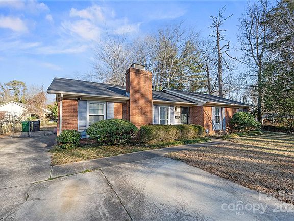 3rd image of 5509 Viewmont Dr