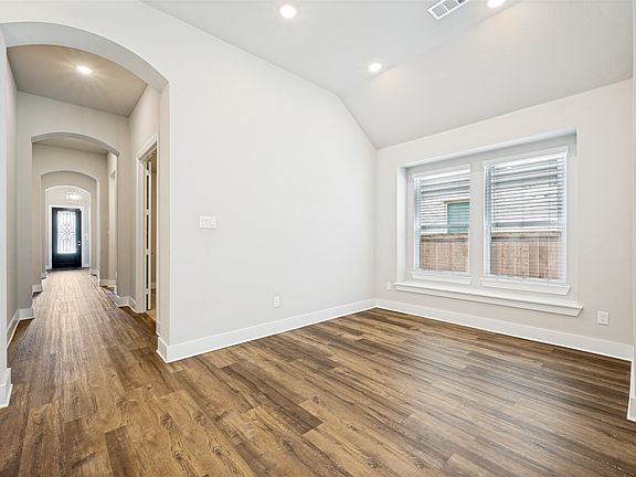 4th image of 4706 Pin Oak Ct