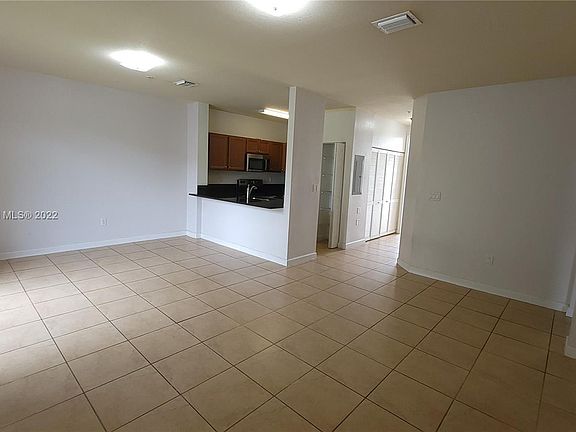 4th image of 2819 SE 1st Dr Unit 1