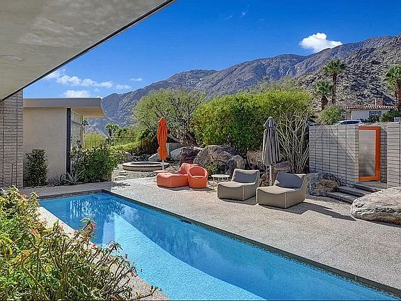3rd image of 1868 N Vista Dr