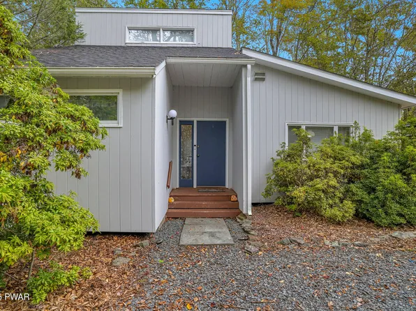 1045 Mountain Top Dr, Lake Ariel, PA 18436