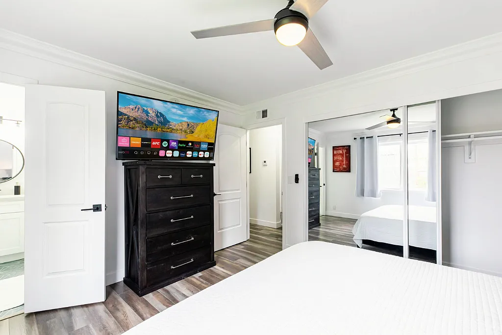 4 bed, 1500 sqft, $9,990 — Photo 1
