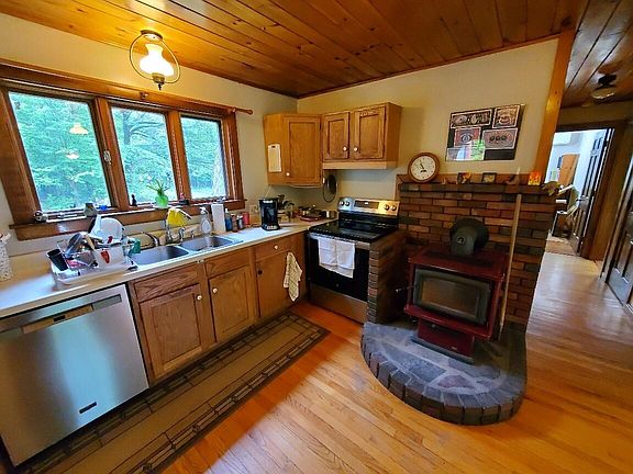3rd image of 92 Huff Road