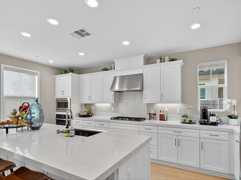 1733 Artemisia Ct — Photo 12