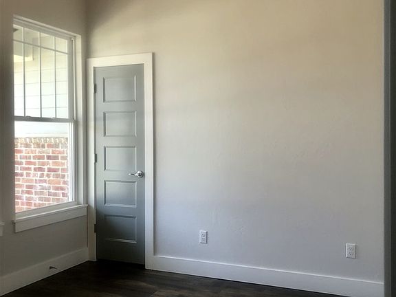 3rd image of 3105 Foxboro Dr