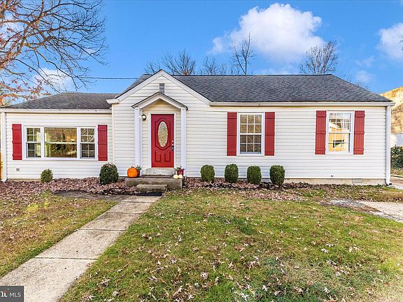 5th image of 2112 Pimmit Dr