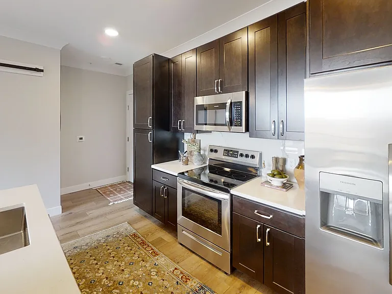 124 W Superior St #110 — Photo 1