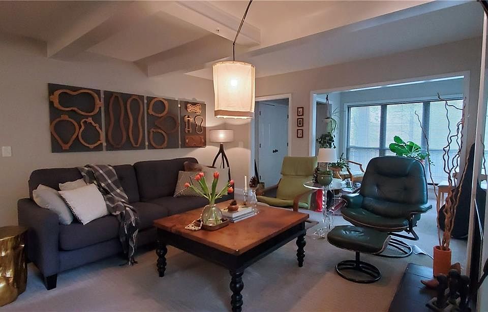 1st image of 607 Lismore SE
